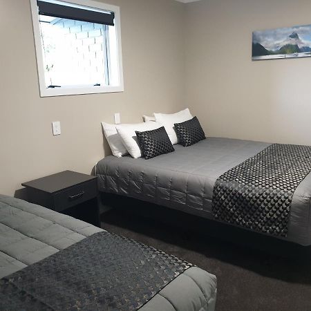 Lakeside Motel & Apartments Te Anau Dış mekan fotoğraf