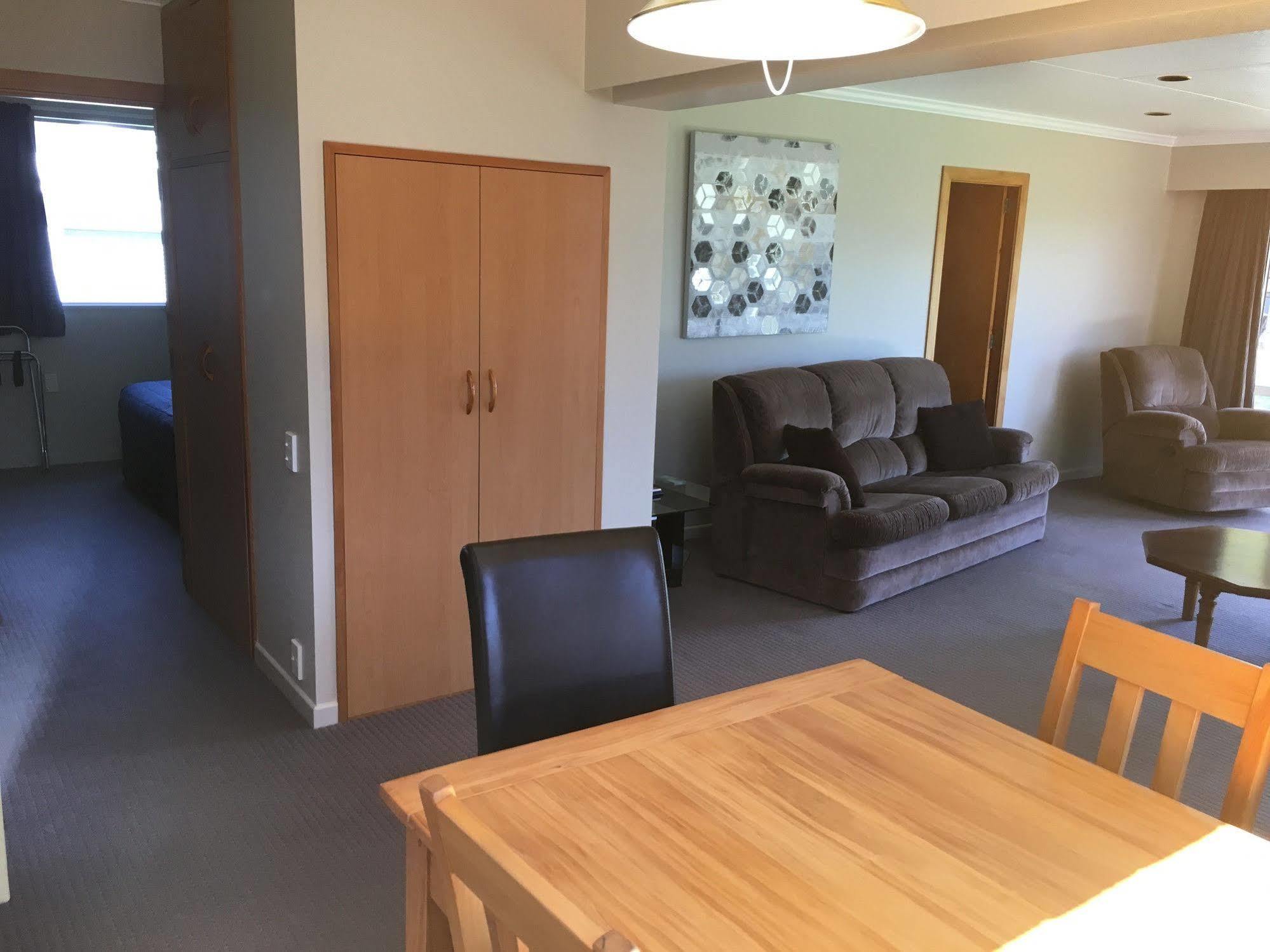 Lakeside Motel & Apartments Te Anau Dış mekan fotoğraf