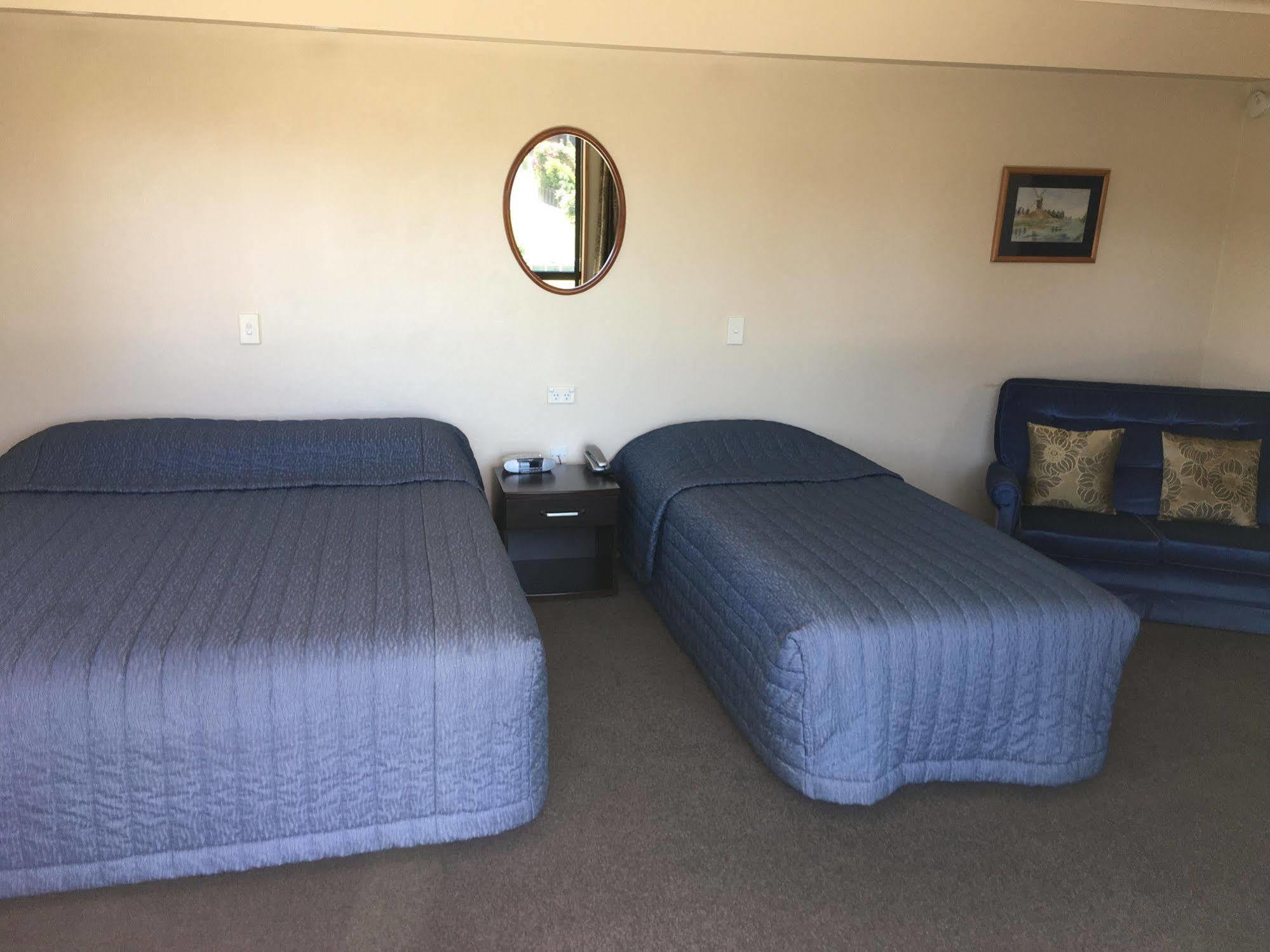 Lakeside Motel & Apartments Te Anau Dış mekan fotoğraf