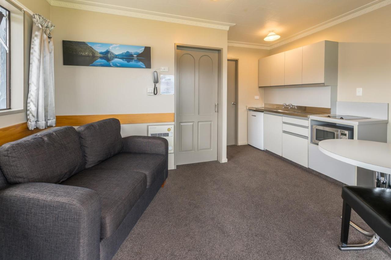 Lakeside Motel & Apartments Te Anau Dış mekan fotoğraf